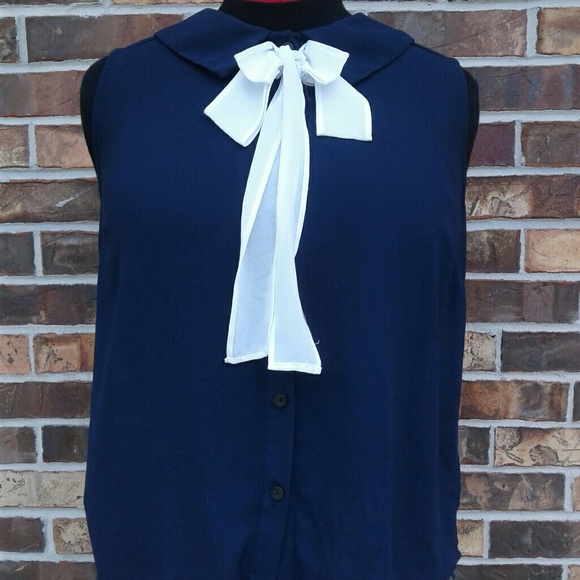 Forever 21 Tops - SALE Forever 21 Blue Button Up Bow Top,Medium